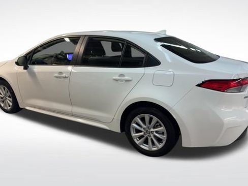 Used 2024 Toyota Corolla LE w/ LE Convenience Package FWD image 7