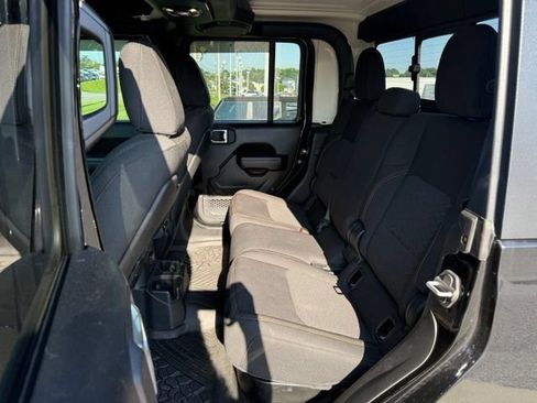 Used 2023 Jeep Gladiator Mojave w/ Cold Weather Group AWD/4WD image 13