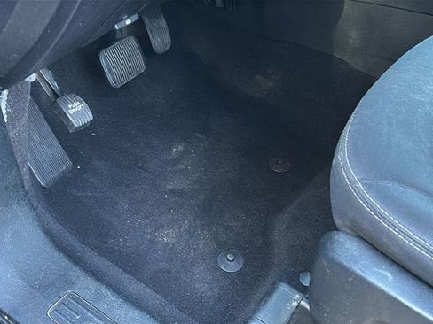 Used 2018 Ford Explorer XLT FWD image 14