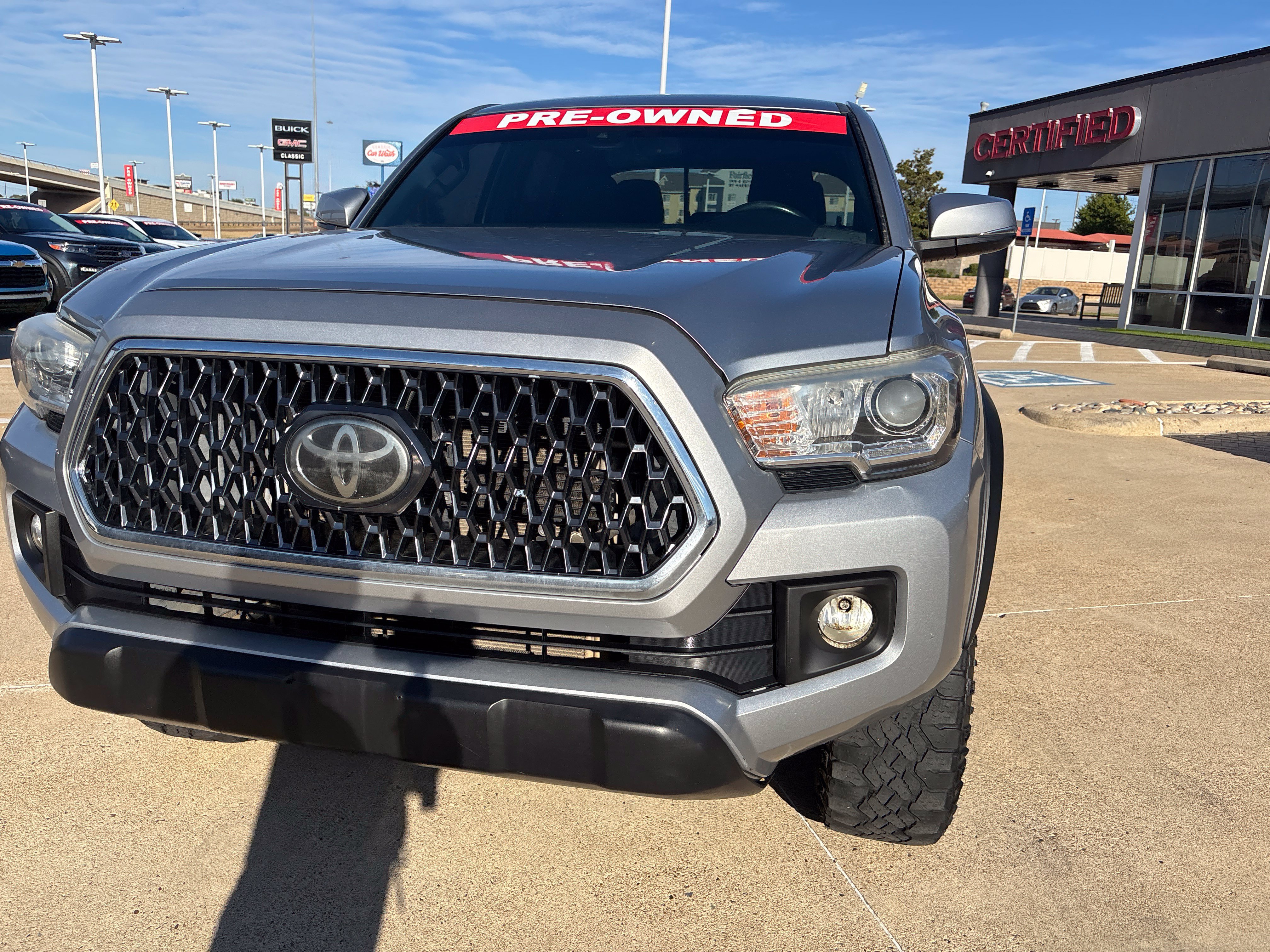 Used 2019 Toyota Tacoma TRD Off-Road w/ Technology Package AWD/4WD image 3