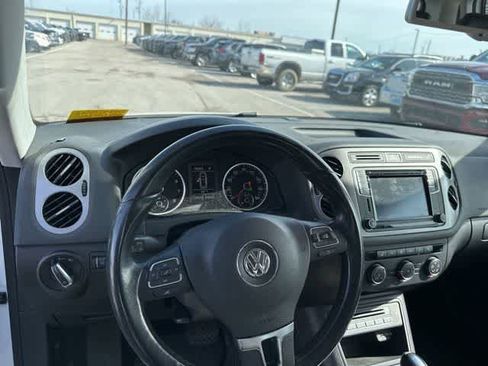 Used 2017 Volkswagen Tiguan S image 6