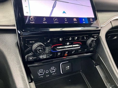 Used 2024 Jeep Grand Cherokee L Limited w/ Luxury Tech Group II image 32