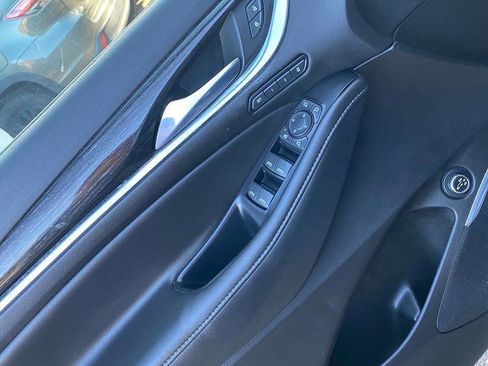 Used 2021 Buick Enclave Avenir AWD/4WD image 22