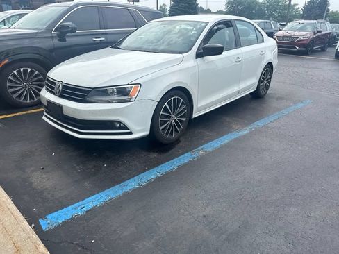 Used 2016 Volkswagen Jetta Sport FWD image 3