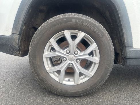 Used 2023 Jeep Grand Cherokee Limited AWD/4WD image 19