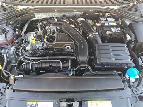Used 2023 Volkswagen Jetta SE w/ Panoramic Sunroof Package image 32