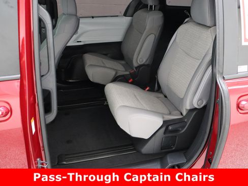 Certified 2025 Toyota Sienna LE image 27