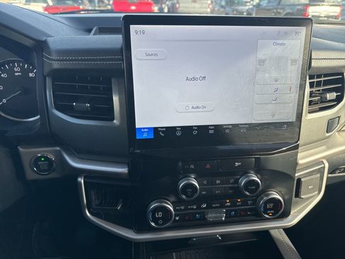 Used 2024 Ford Expedition XLT image 11