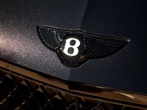 Used 2025 Bentley Bentayga AWD/4WD image 10