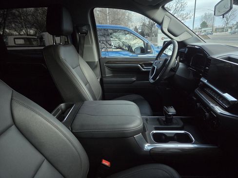 Used 2024 Chevrolet Silverado 1500 LT Trail Boss w/ Convenience Package II image 17