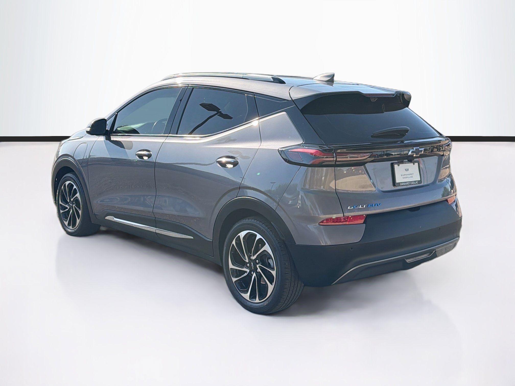 Used 2022 Chevrolet Bolt EUV Premier w/ Sun & Sound Package FWD image 7