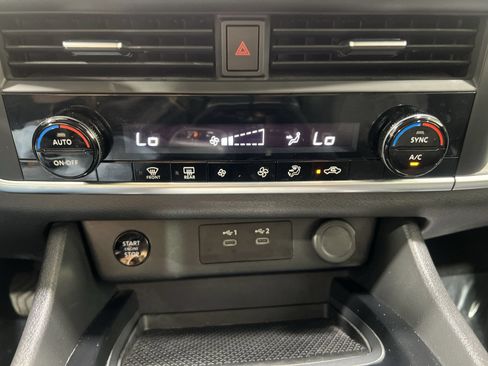 Used 2025 Nissan Rogue SV AWD/4WD image 18