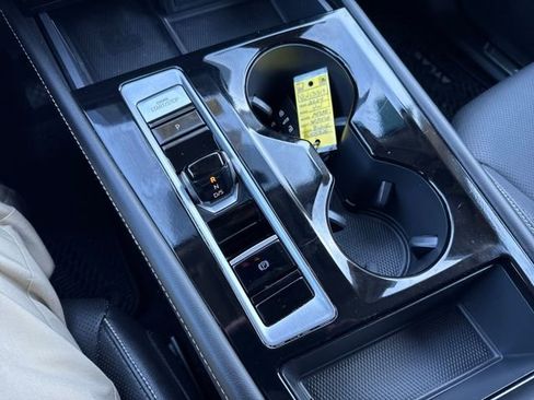 Certified 2024 Volkswagen Atlas SE image 29