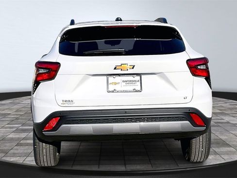New 2026 Chevrolet Trax LT w/ Driver Confidence Package image 4