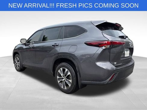 Used 2025 Toyota Highlander XLE AWD/4WD image 5