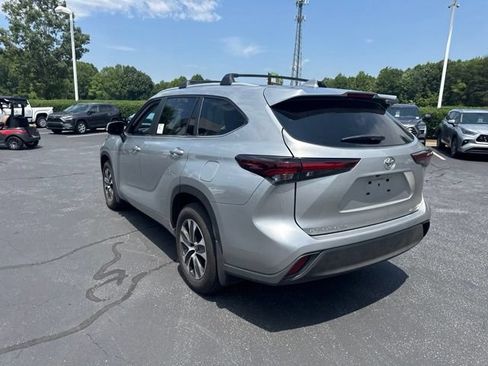 Used 2025 Toyota Highlander XLE AWD/4WD image 7