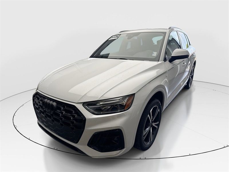 Certified 2025 Audi Q5 2.0T Premium Plus w/ Premium Plus Package image 1