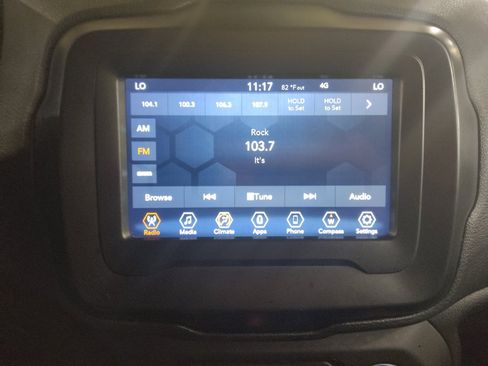 Used 2021 Jeep Renegade Latitude FWD image 25