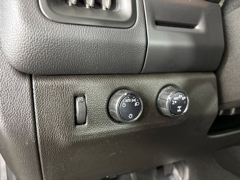 Used 2022 Chevrolet Colorado LT w/ LPO, Tonneau and Step Package AWD/4WD image 8