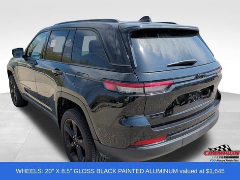 Used 2025 Jeep Grand Cherokee 4WD image 3