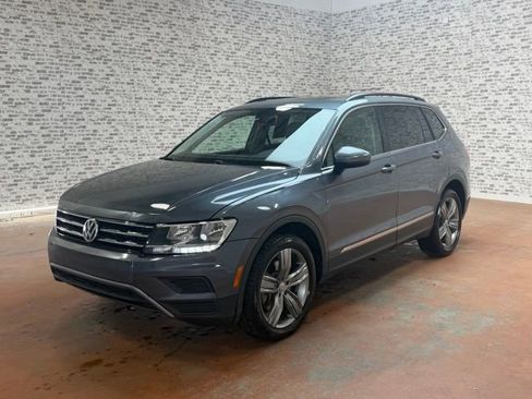 Used 2018 Volkswagen Tiguan SE w/ Panoramic Sunroof Package image 3