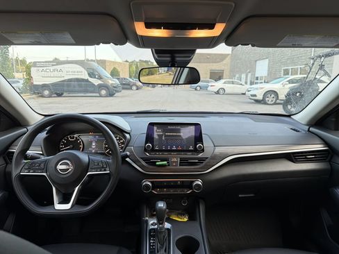 Used 2025 Nissan Altima 2.5 SV FWD image 19