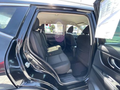 Used 2017 Nissan Rogue SV FWD image 6