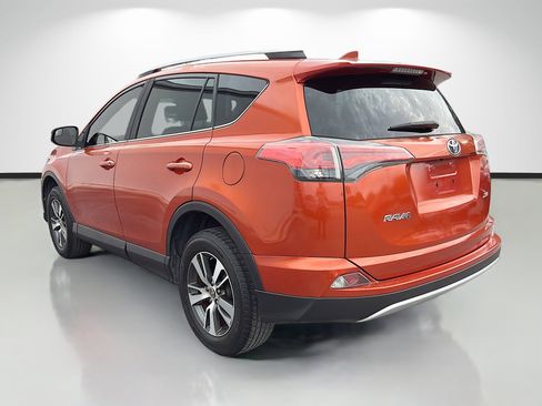 Used 2016 Toyota RAV4 XLE FWD image 5