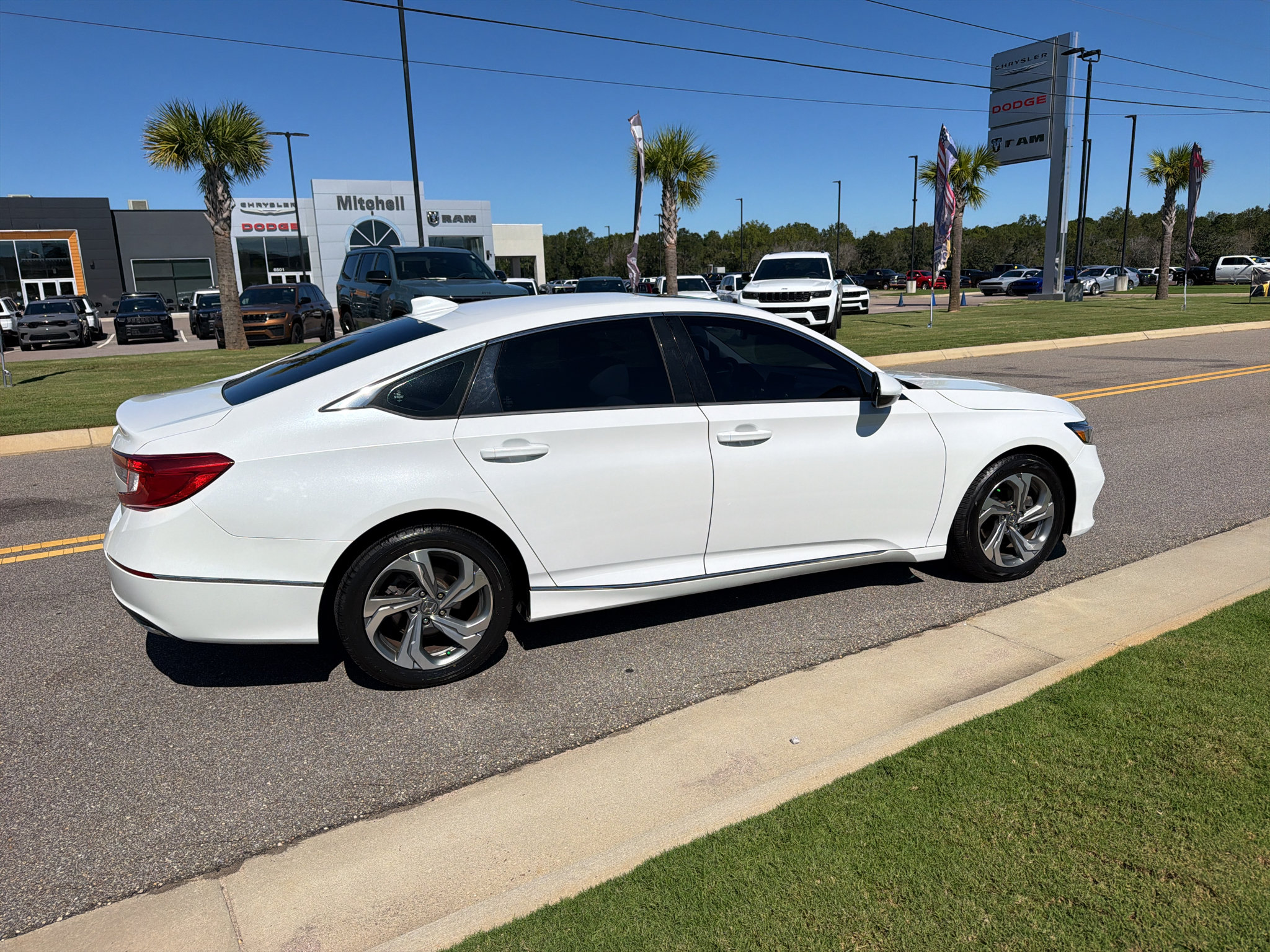 Used 2018 Honda Accord EX-L image 1