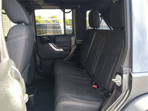 Used 2017 Jeep Wrangler Unlimited Sahara w/ Connectivity Group image 18