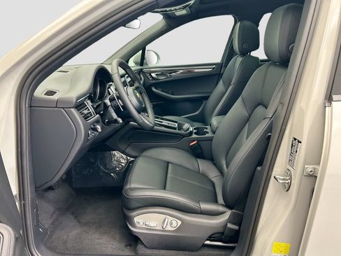 Used 2026 Porsche Macan AWD/4WD image 5