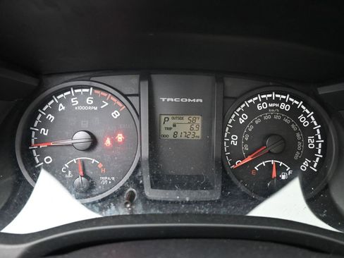 Used 2016 Toyota Tacoma SR image 21