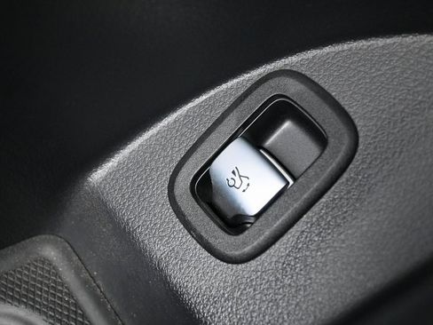 Used 2024 Mercedes-Benz GLC 300 4MATIC image 21