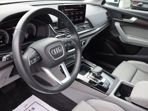 Used 2022 Audi Q5 e Premium Plus w/ Premium Plus Package image 9