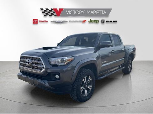 Used 2017 Toyota Tacoma TRD Sport image 1