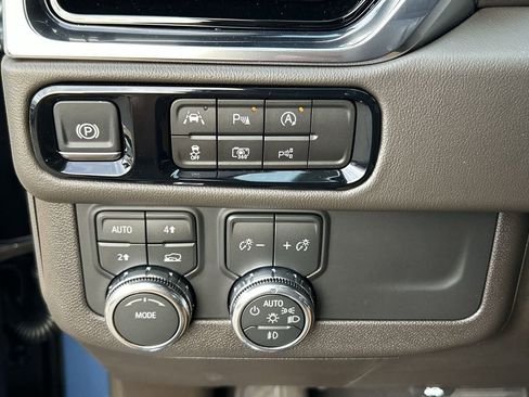 New 2026 GMC Yukon Elevation image 18