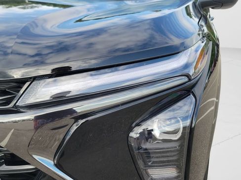 Used 2025 Chevrolet Trax RS w/ Sunroof Package FWD image 24