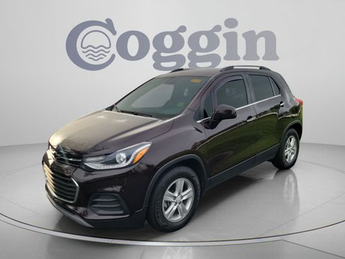 Used 2020 Chevrolet Trax LT w/ LT Convenience Package FWD image 1