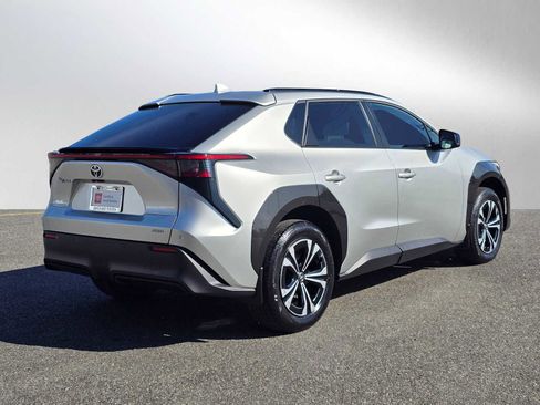 Used 2023 Toyota bZ4X XLE w/ Weather Package image 7