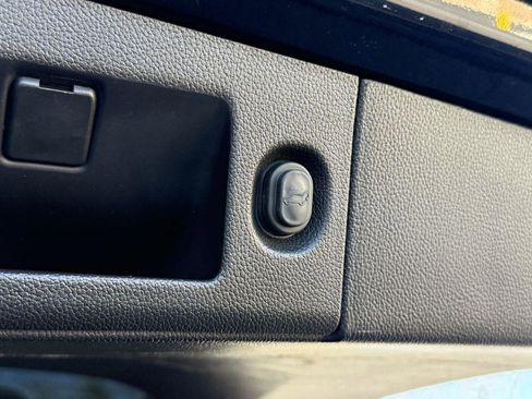 Used 2017 Cadillac Escalade Luxury image 27