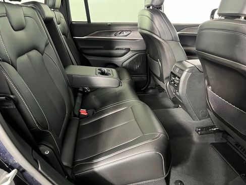 Used 2024 Jeep Grand Cherokee Limited w/ Luxury Tech Group II image 31