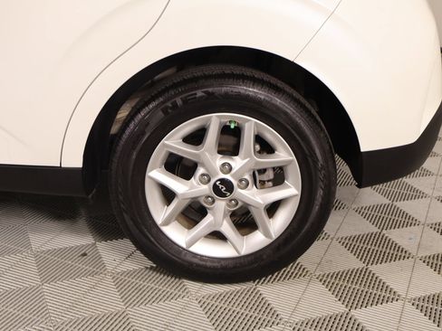 Used 2025 Kia Soul LX w/ LX Technology Package FWD image 17