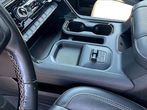 Used 2024 GMC Sierra 2500 AT4 w/ Technology Package AWD/4WD image 19