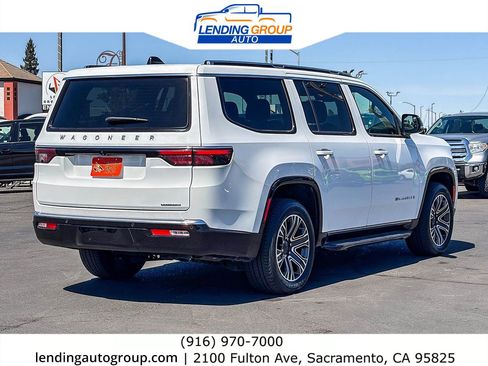 Used 2024 Jeep Wagoneer Series II w/ Flexible Seating Group RWD image 4
