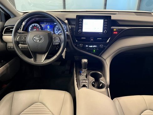 Used 2022 Toyota Camry SE image 9