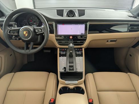 Certified 2026 Porsche Macan AWD/4WD image 20