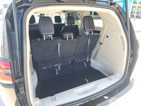 Used 2023 Chrysler Pacifica Touring-L image 20