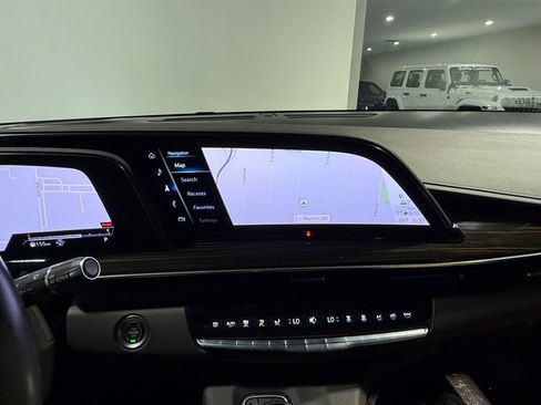 Used 2022 Cadillac Escalade ESV Sport w/ Touring Package AWD/4WD image 30