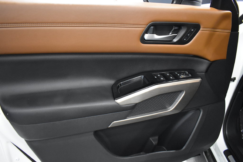 Certified 2024 Nissan Pathfinder Platinum AWD/4WD image 15