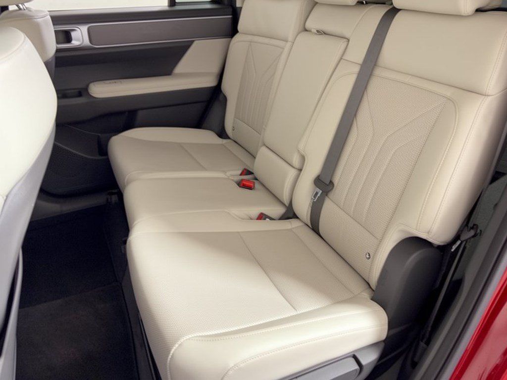Used 2026 Hyundai Santa Fe SEL FWD image 25